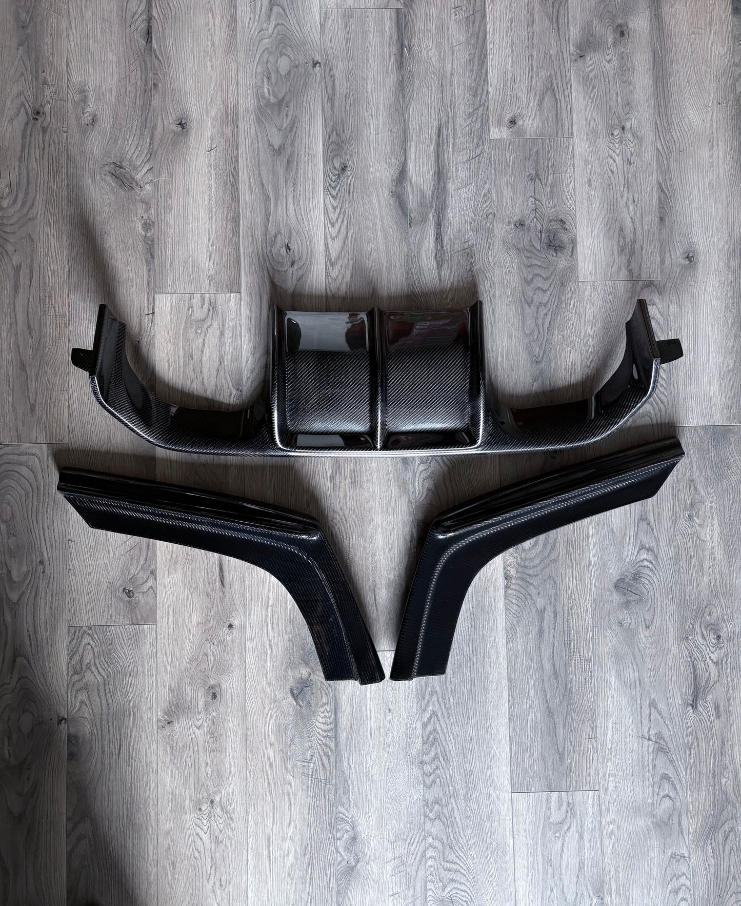 BMW   F8X   M3/M4   V   Style   Carbon   Fiber   Diffuser