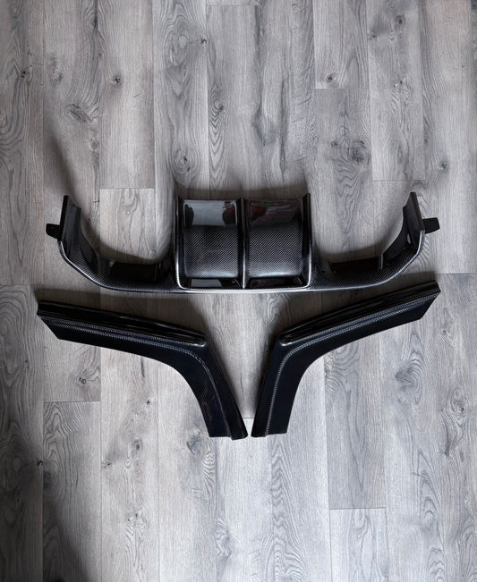 BMW   F8X   M3/M4   V   Style   Carbon   Fiber   Diffuser